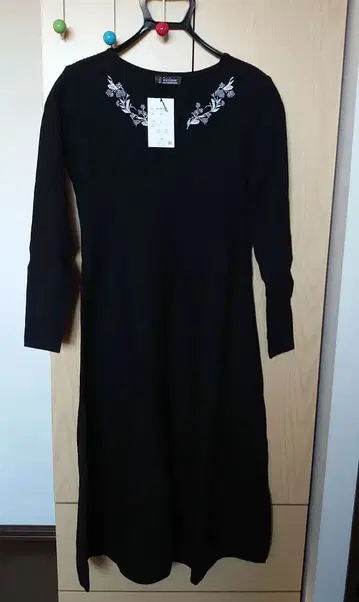 Tiaclasse 블랙 자수 원피스