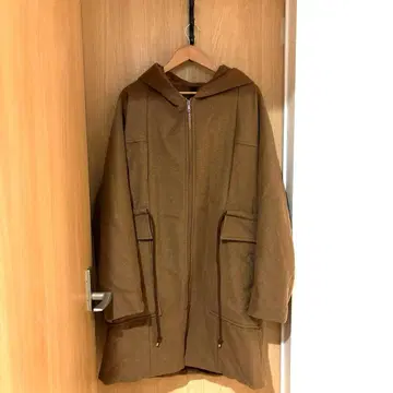 Edwina Hoerl / 에드위나 홀 코트