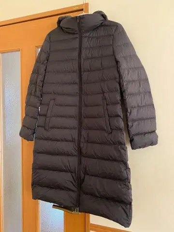 유니클로 울트라 라이트 다운 후디드 코트 S 블랙