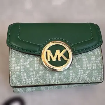 마이클코어스 그린 3단 폴더형 지갑