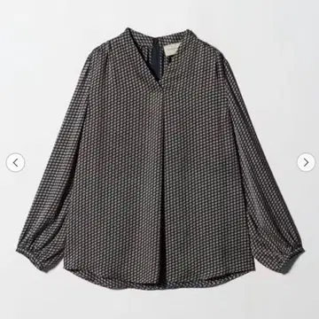 새상품 UNITED ARROWS 백 새틴 V넥 롱 슬리브 블라우스