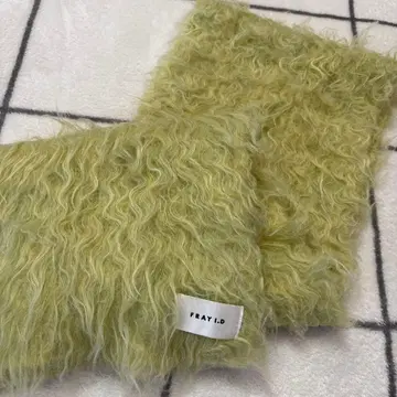 FRAY I.D 라이트 그린 퍼 머플러