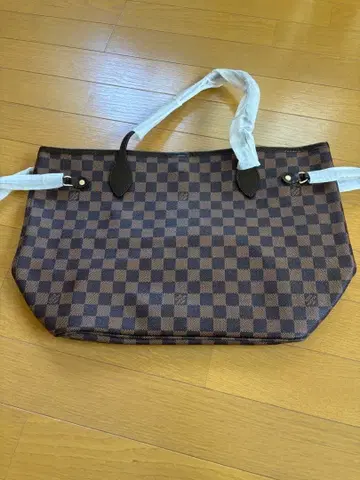 다미에 체크 무늬 토트백