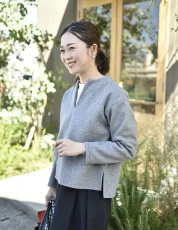 세탁 가능한 울 혼방 소재의 키넥 풀오버 멜란지 그레이