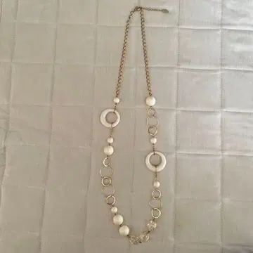 4C 화이트 비즈 목걸이