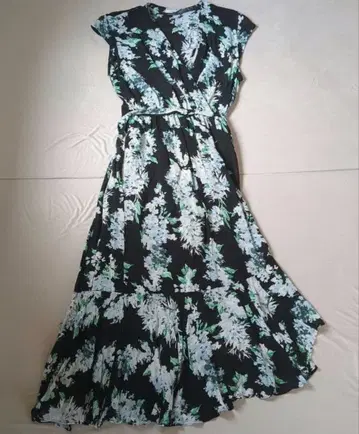 프레이 아이디 FRAY.ID 꽃무늬 비대칭 오크 롱 원피스