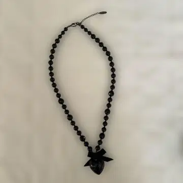 TO BE CHIC 블랙 하트 목걸이