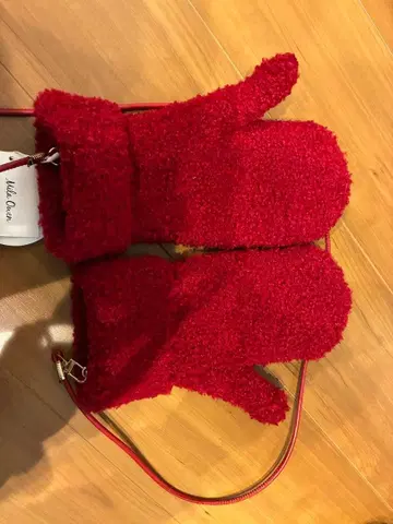 보아 소재 빨간색 미튼 장갑 스트랩 포함