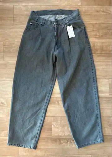 나노 유니버스 턱 배기 데님 새상품 라이트 그레이 M 사이즈