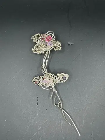 실버제 꽃 모양 와이어 브로치 핑크 보라색