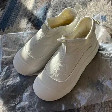 화이트 슬립온 부츠