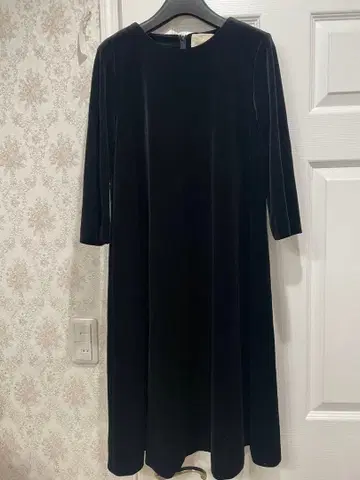 Grace Class 블랙 벨벳 원피스