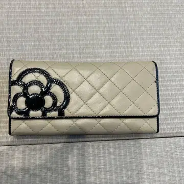 17 클레이 서스 장지갑 플라워 모티브