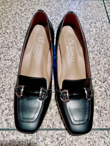 아르테미스 바이 다이애나 비트 힐 로퍼