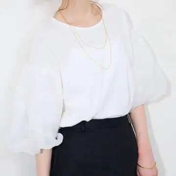 퍼프 슬리브 T셔츠 이에나 스 화이트 SLOBE