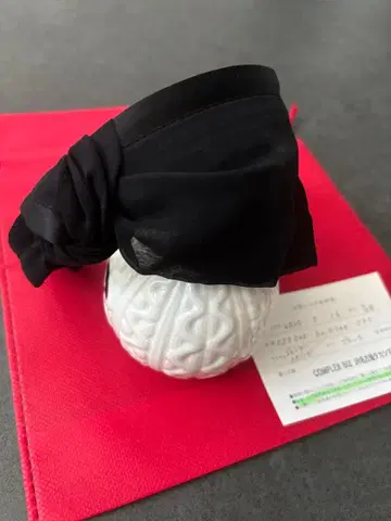 Complex Biz Jennifer Ouellette 콜라보