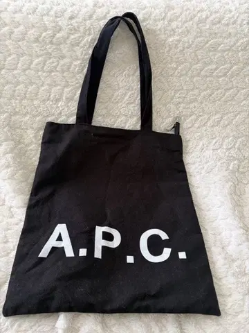 A.P.C. 블랙 토트백