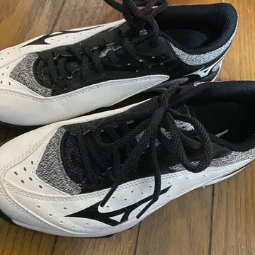 테니스화 미즈노 화이트 그레이