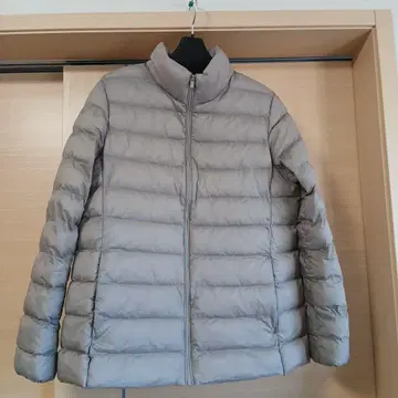 미사용 새상품 유니클로 그레이 라이트 다운 자켓 지퍼 포함