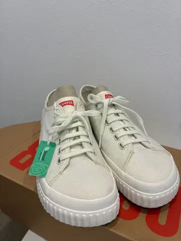 CAMPER 화이트 스니커즈