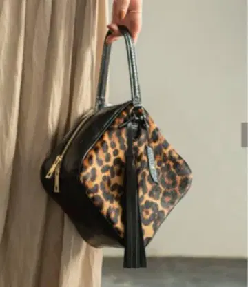 크리스찬 빌라 레오파드 스퀘어 백