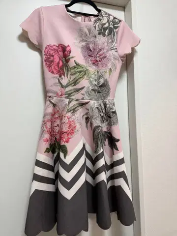 TED BAKER 꽃무늬 플레어 원피스 반팔