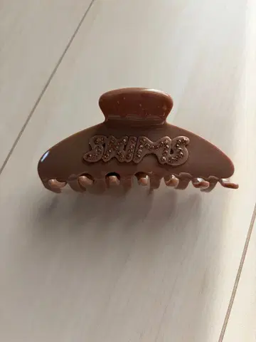 skims 헤어 클립