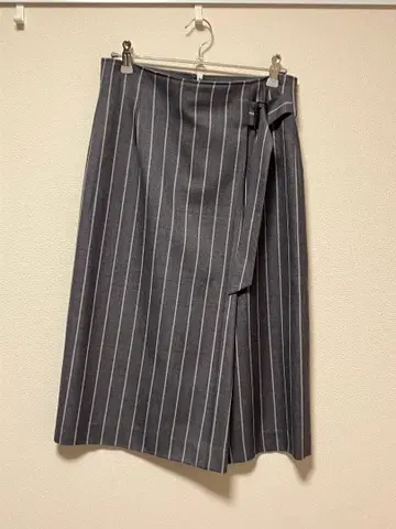 스트라이프 랩 스타일 미디 스커트