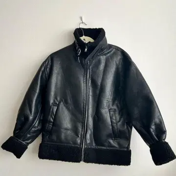 EVRIS 보아 포함 블랙 가죽 자켓