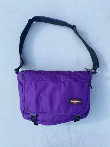 EASTPAK 메신저 백