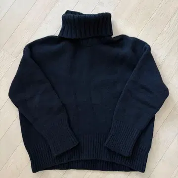 갤러리 비비 터틀넥 블랙