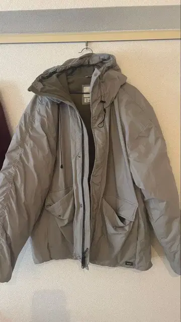 A&F 그레이 다운 자켓 후드 부착