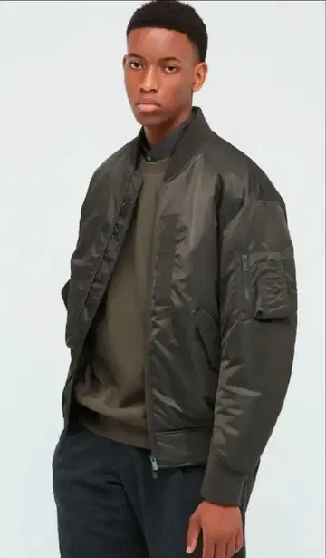 유니클로 +J 질 샌더 하이브리드 다운 오버사이즈 MA-1 블루종