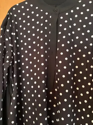 물방울 패턴의 긴팔 원피스