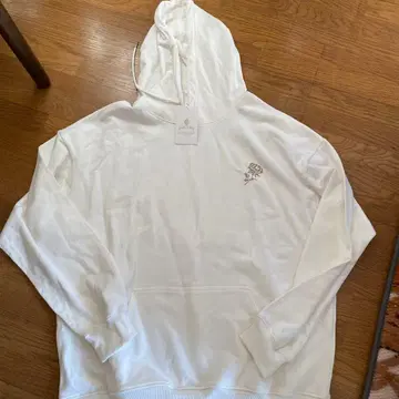 화이트 후드티 로즈 프린트