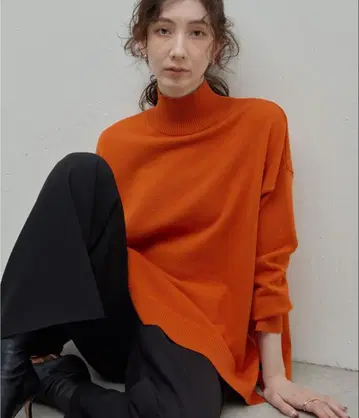 새상품급 [ GALLARDAGALANTE ] 오버 터틀 니트