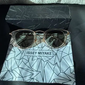 금자안경 ISSEY MIYAKE