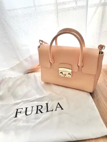 [ 새상품급 ] FURLA 라이트 핑크 핸드백