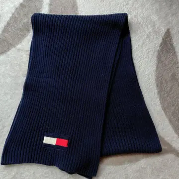 [ 금일 한정 할인 ] TOMMY HILFIGER 네이비 리브 머플러