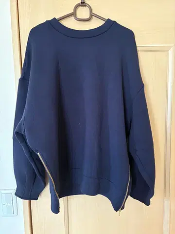 엠마 테일러 네이비 트레이닝복