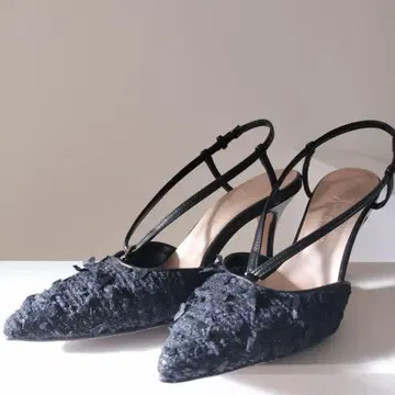 블랙 스틸레토 펌프스 23D