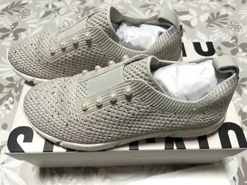 STACCATO 펄 장식 라메 믹스 그레이 메쉬 스니커즈