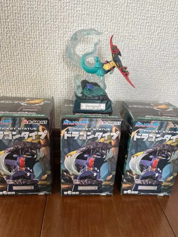 포켓 동상 시리즈의 드래곤 타입 피규어와 플라이곤 피규어