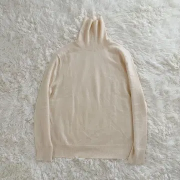 새상품급 유니클로 캐시미어 터틀넥 스웨터 화이트 L 사이즈