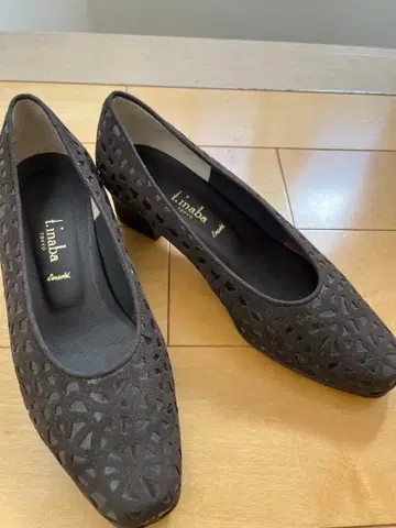 거의 미사용 티 이나바 t.inaba 다크 브라운 펌프스 23cm