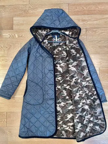 LAVENHAM 퀼팅 코트 보아 안감 카모 패턴