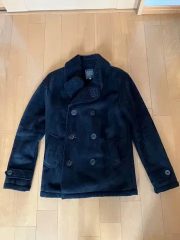 블랙 더블 브레스트 피 코트 M 사이즈 새상품급입니다.