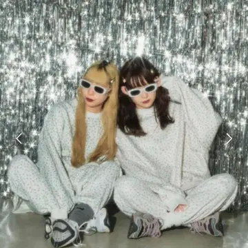 WC 플라워 패턴 빅 맨투맨