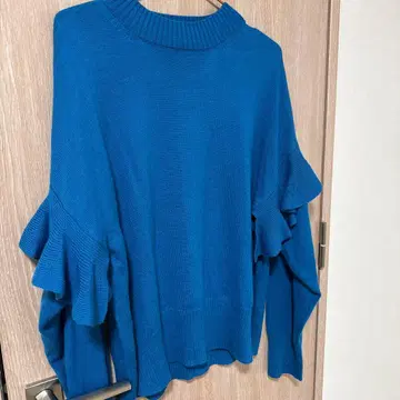 파란색 프릴 부착 니트 스웨터 사이즈 36