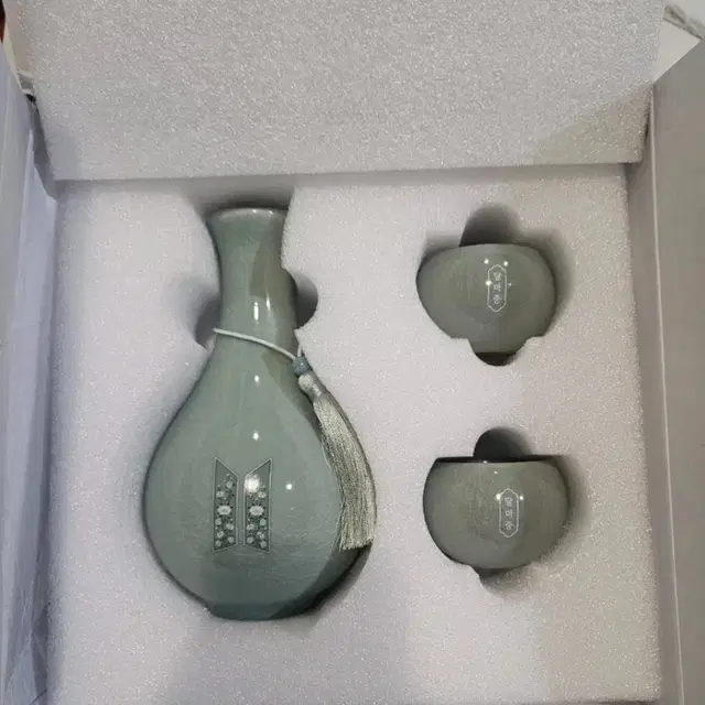 새상품) bts 2024 달마중 호리병잔 세트 판매합니다